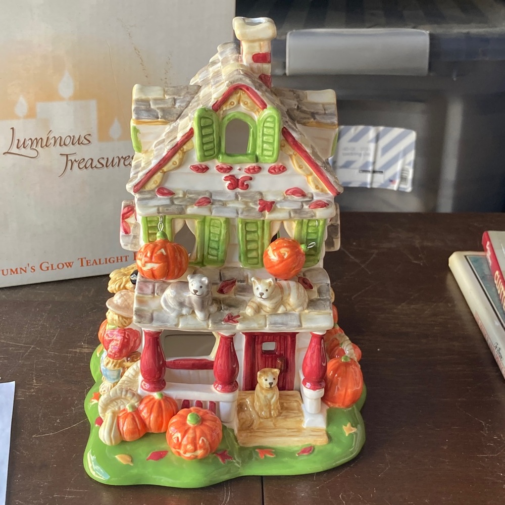 Halloween Tealight House Avon Tealight Treasures NEW in Box
